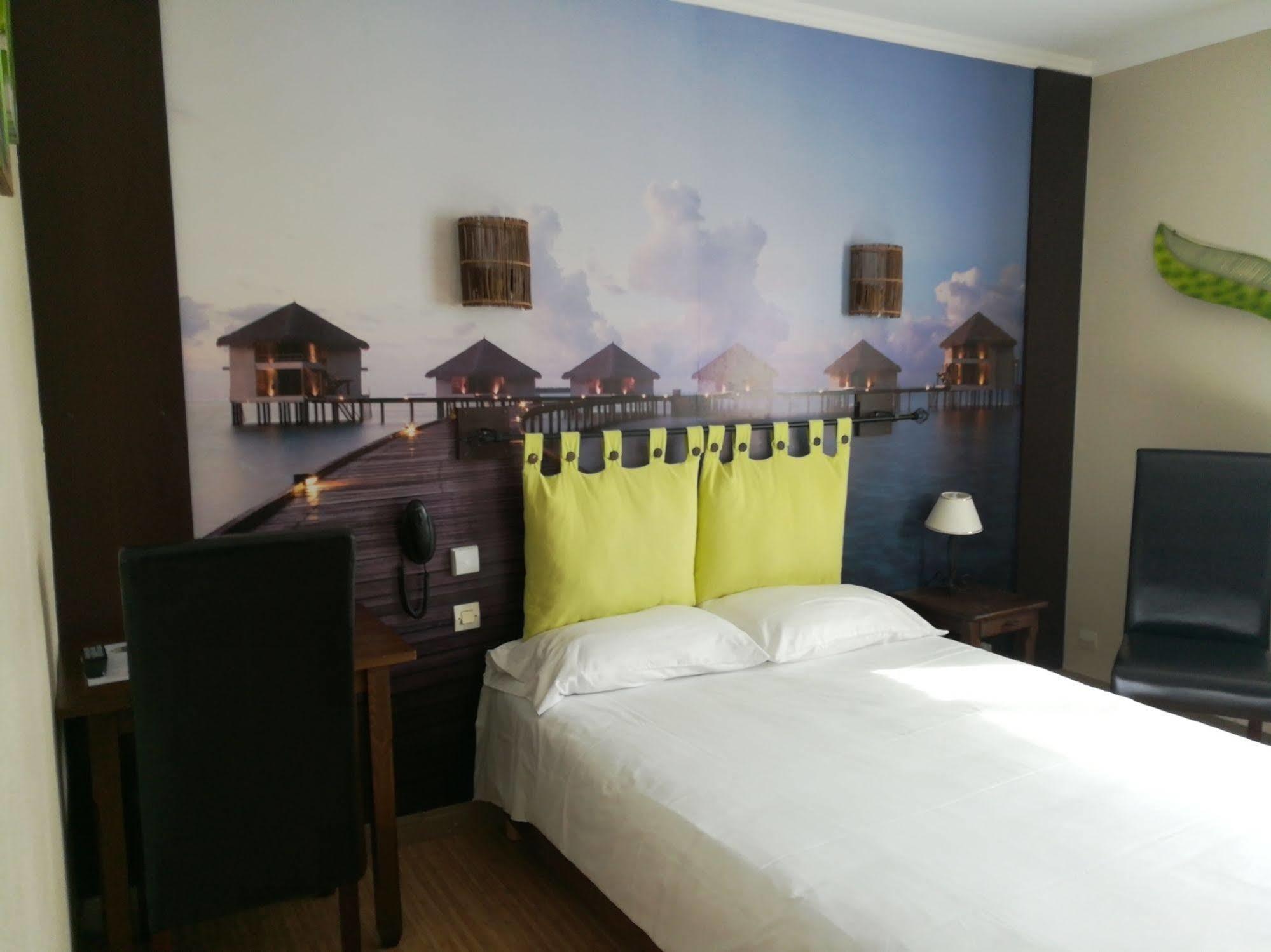 Contact Hotel Du Relais ธูอาร์ ภายนอก รูปภาพ