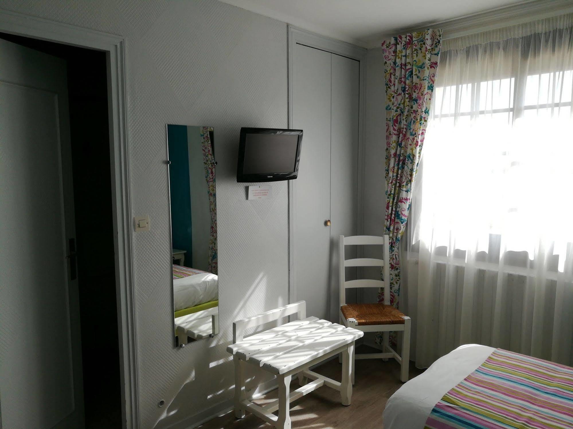 Contact Hotel Du Relais ธูอาร์ ภายนอก รูปภาพ