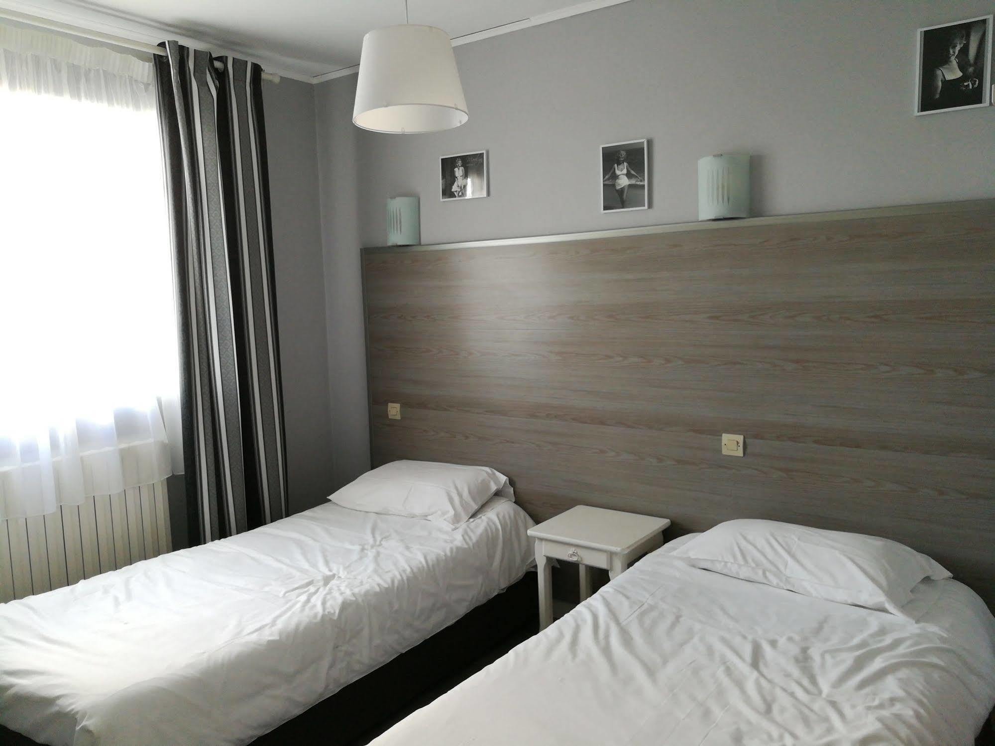 Contact Hotel Du Relais ธูอาร์ ภายนอก รูปภาพ