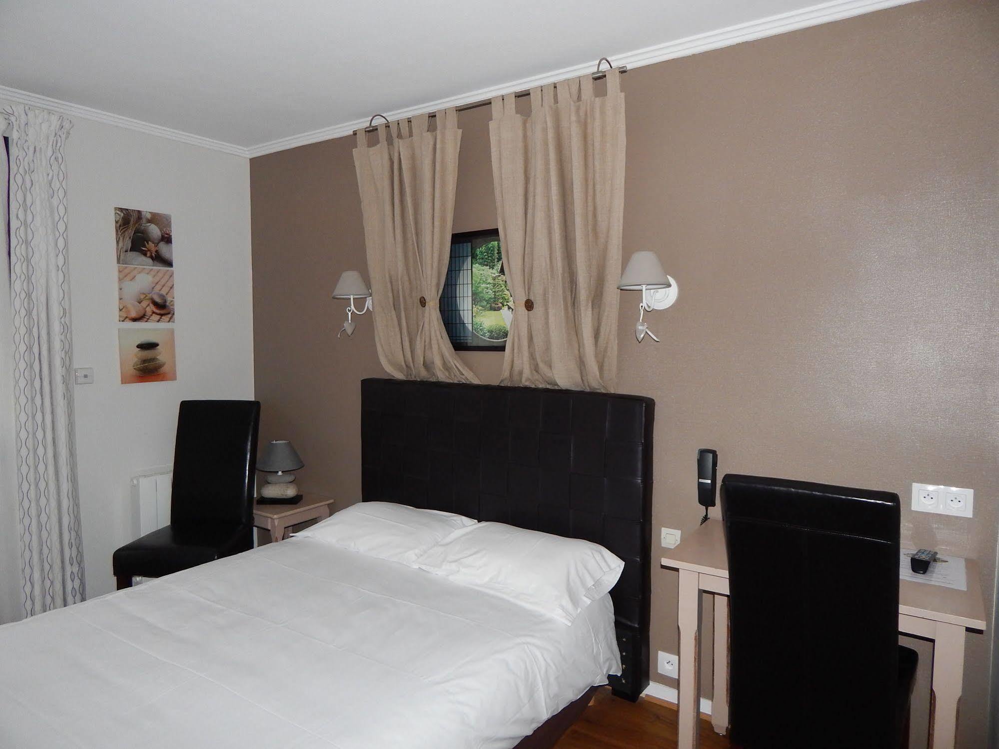 Contact Hotel Du Relais ธูอาร์ ภายนอก รูปภาพ